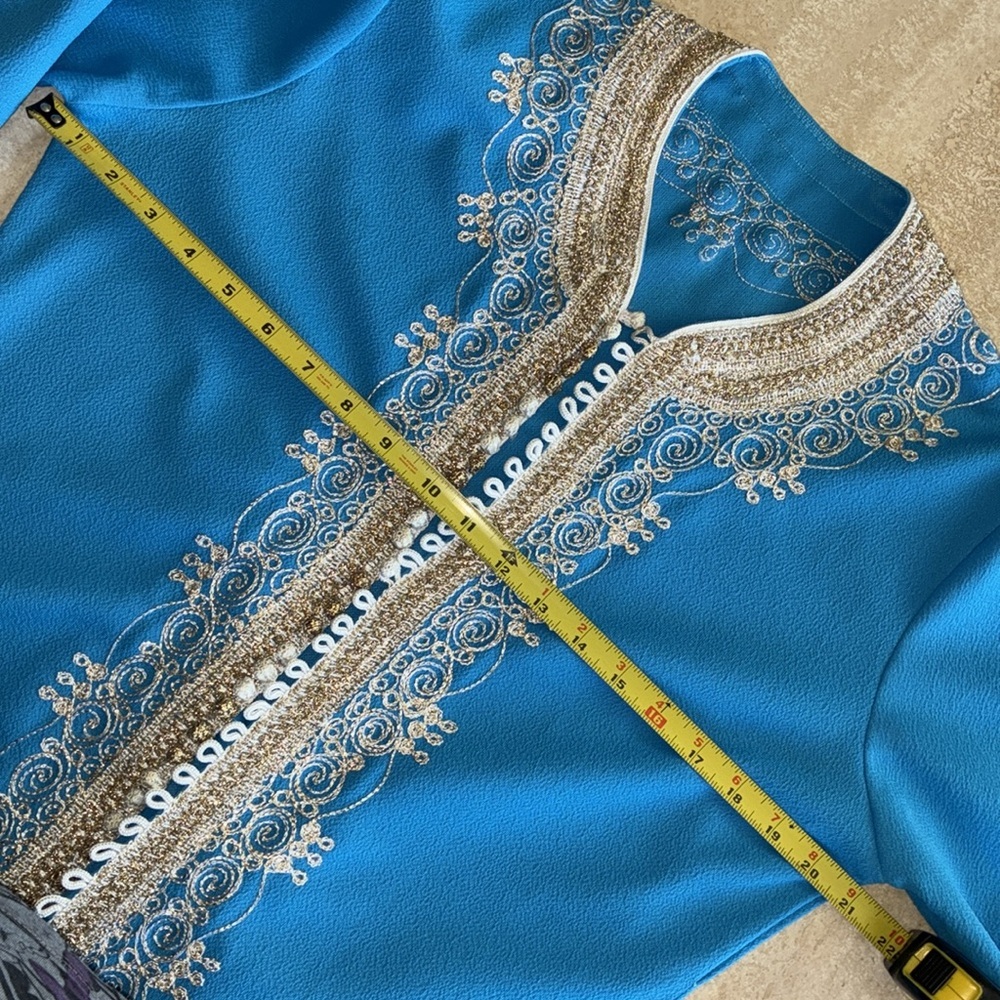 Elegant turquoise Kaftan/robe, elaborate & gold white embroidery Trophy Vintage! - Picture 15 of 17
